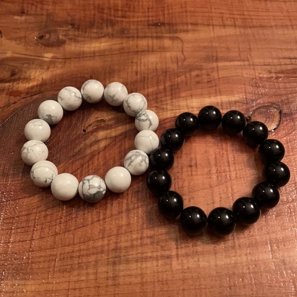 Two stretchable beaded bracelets. - Picture 2 of 2